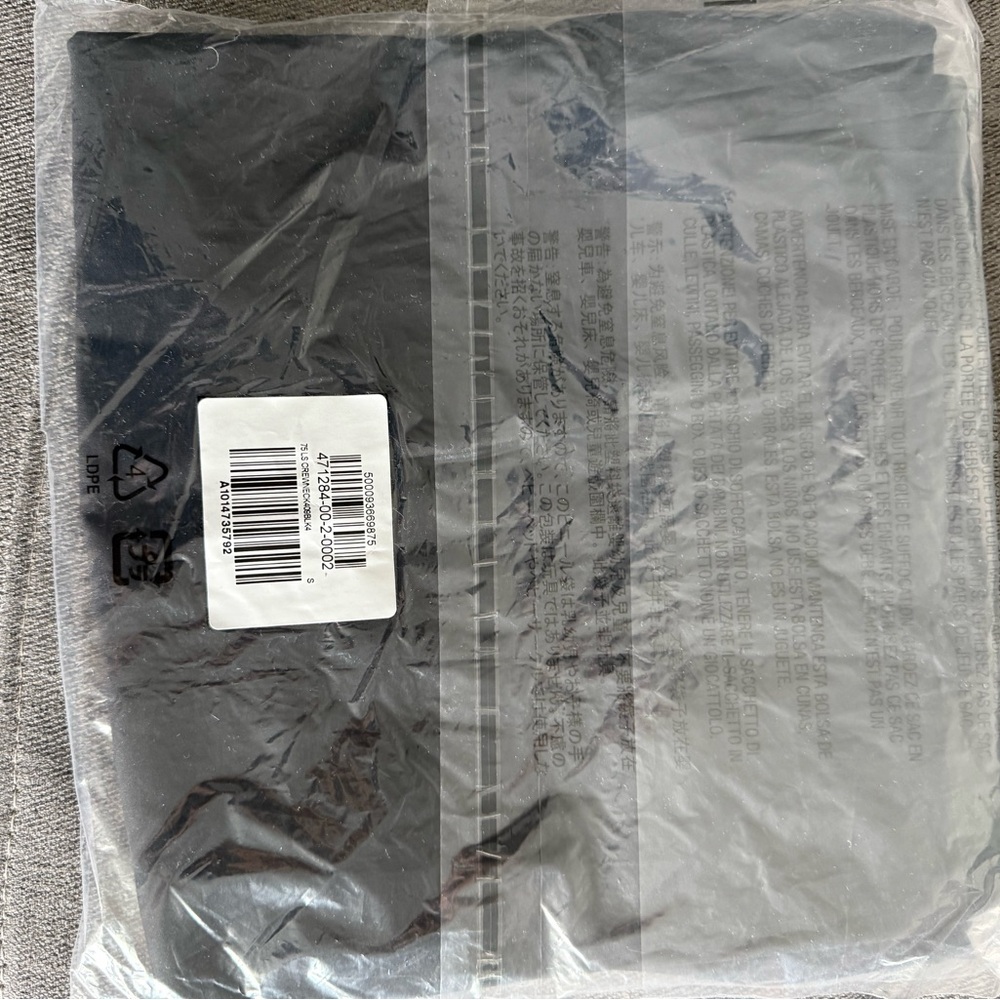 Yeezy Black Long Sleeve Tee - Picture 5 of 6